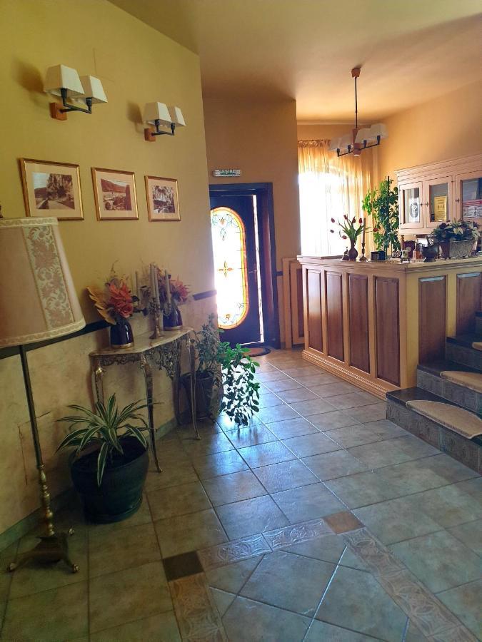 Pensiunea Casa Mircea & Restaurant Ieşelniţa Exteriör bild
