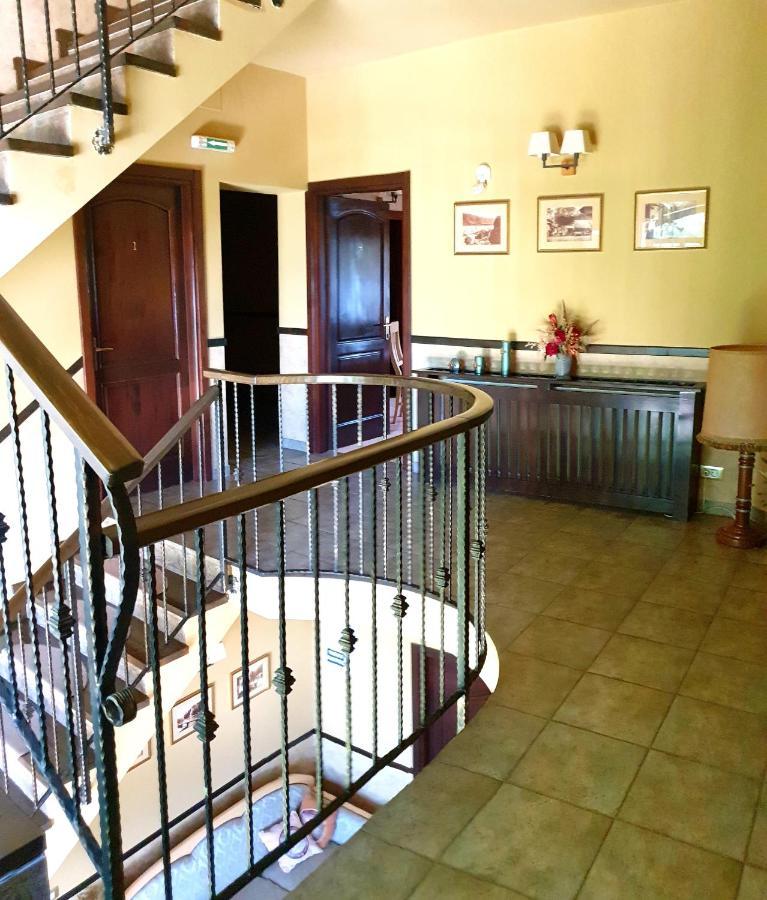 Pensiunea Casa Mircea & Restaurant Ieşelniţa Exteriör bild