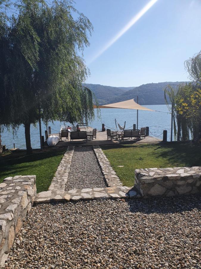 Pensiunea Casa Mircea & Restaurant Ieşelniţa Exteriör bild