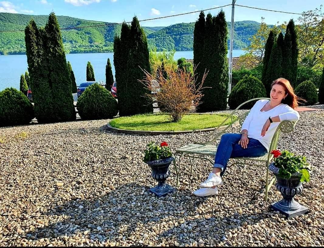 Pensiunea Casa Mircea & Restaurant Ieşelniţa Exteriör bild