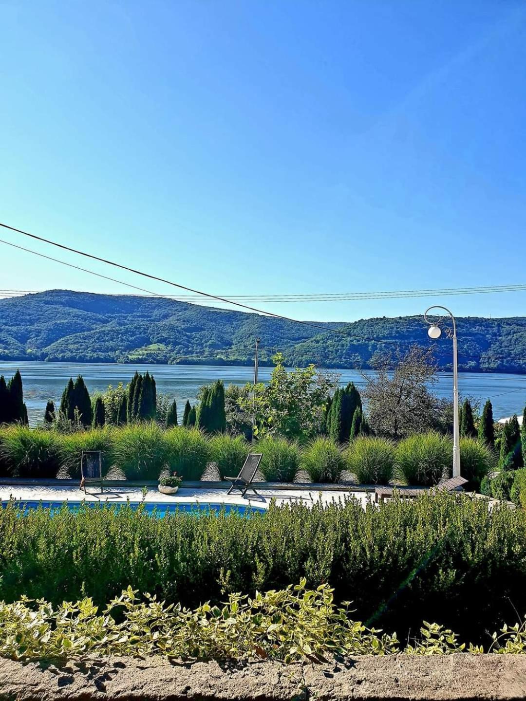 Pensiunea Casa Mircea & Restaurant Ieşelniţa Exteriör bild