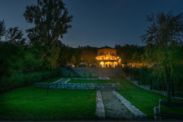 Pensiunea Casa Mircea & Restaurant Ieşelniţa Exteriör bild