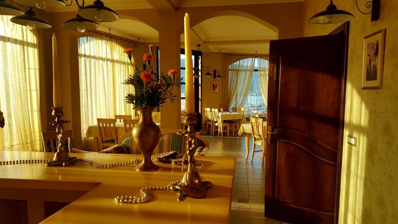 Pensiunea Casa Mircea & Restaurant Ieşelniţa Exteriör bild